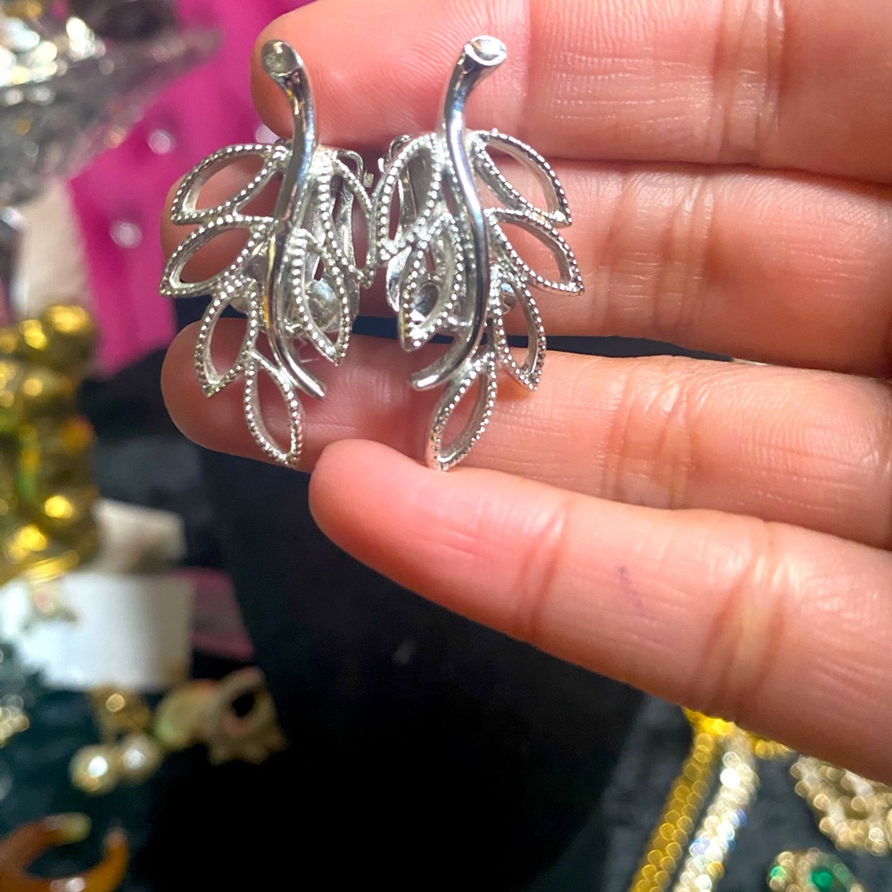 Vintage Signed Emmons silcer tone leave earrings